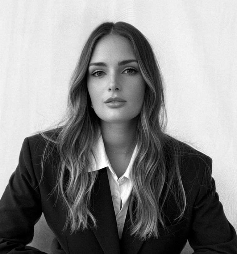 Camila Fallet •